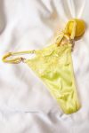 Yellow_lace_lingerie_set