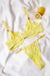 Yellow_lace_lingerie_set