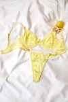 Yellow_lace_lingerie_set